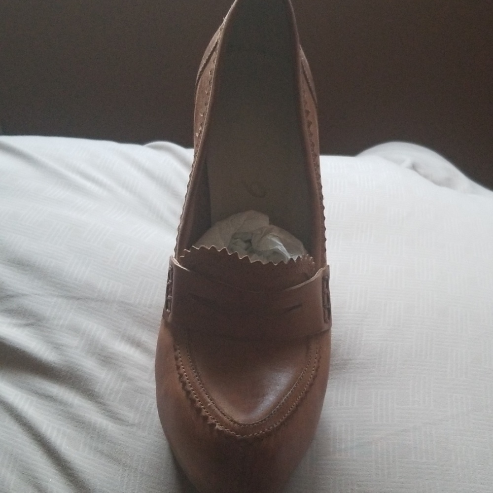 Heels - Picture 2 of 2